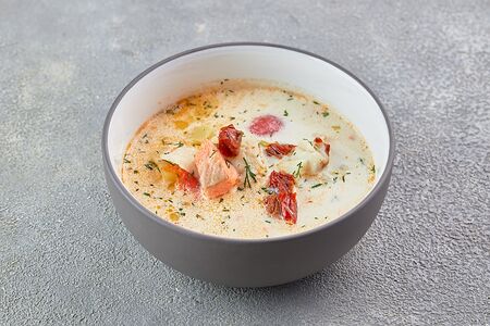 Сливочная уха с форелью и треской