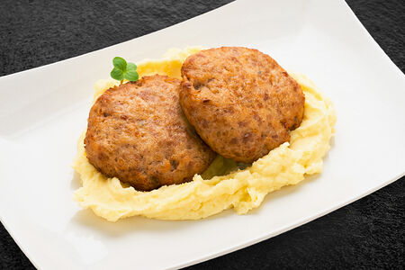 Домашние котлетки с картофельным пюре