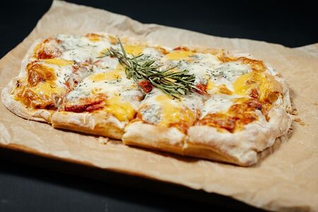 Пицца четыре сыра