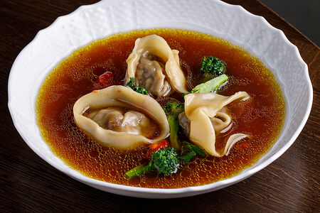 Бульон из ягнёнка с вонтонами