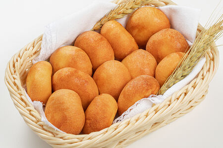 Пирожок с капустой и яйцом