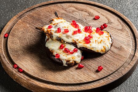 Баклажан, запеченный с моцареллой