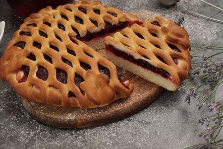 Пирог с брусникой