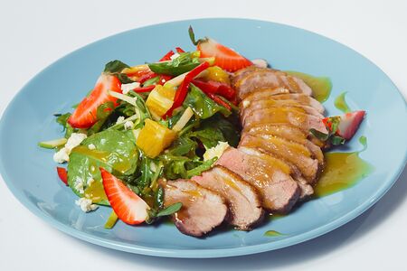 Утиная грудка с фруктовым миксом