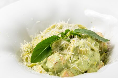 Паста с форелью и сливочным песто