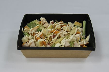 Салат Цезарь с курицей