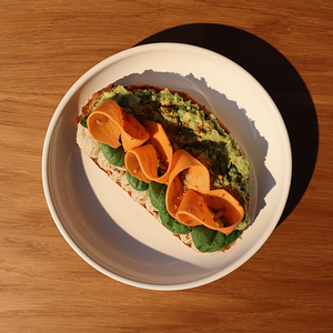 Авокадо тост с хумусом и бататом