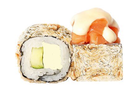 Жареный ролл в сливочном соусе с лососем