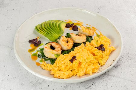 Скрембл с креветками