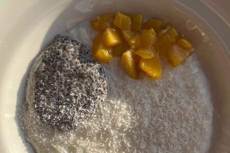 Рисовая каша с манго и чиа