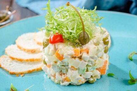 Салат Оливье с курицей