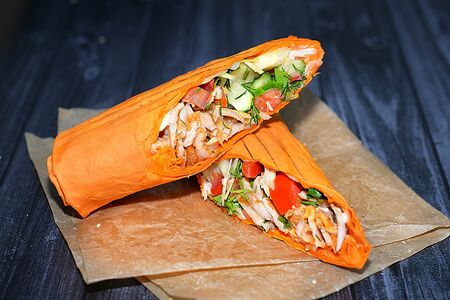 Шаурма с курицей в сырном лаваше