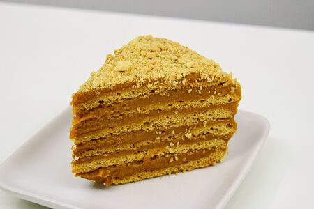 Медовик с вареной сгущенкой