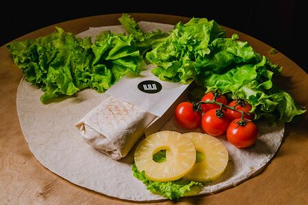 Шаурма с ананасом и моцареллой