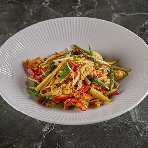 Лапша по-сингапурски с копченой уткой