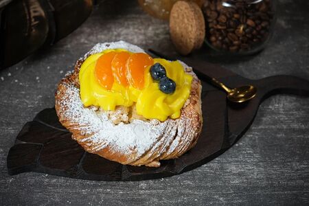 Брецель с лимонным кремом