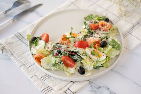 Салат с лососем