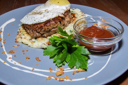 Бифштекс с маш потейто