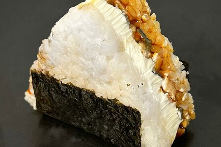 Онигири Угорь в соусе унаги