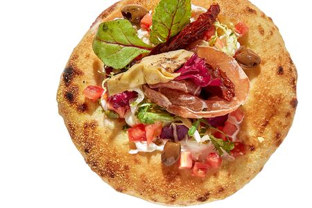 Мини-пицца с пармой и страчателлой