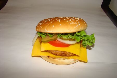 Бургер сырно-говяжий L