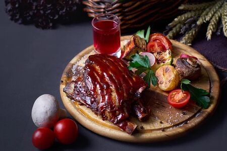 Говяжьи ребра в соусе барбекю