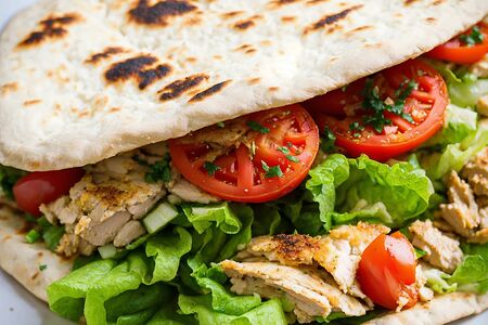 Пита с шашлыком из курицы