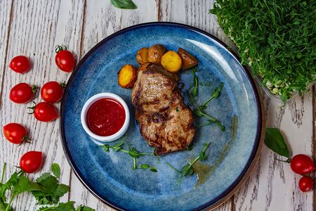 Стейк из свинины с картофелем