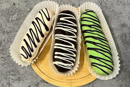 Эклеры в ассортименте