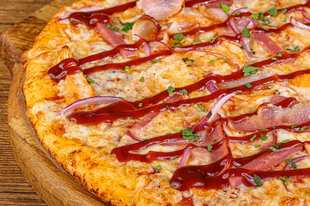 Пицца с курицей барбекю