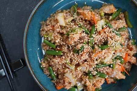 Рис с курицей и овощами в соусе терияки