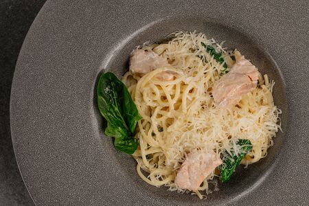 Паста с лососем и шпинатом