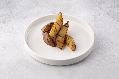 Печеный картофель на гриле