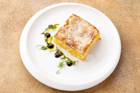 Слоёный сырный пирог