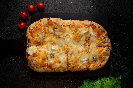 Римская пицца Четыре сыра