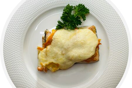 Горбуша под овощами