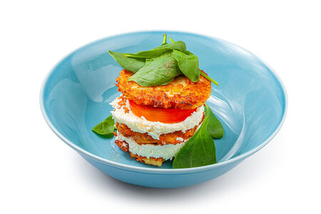 Салат с картофельным драником