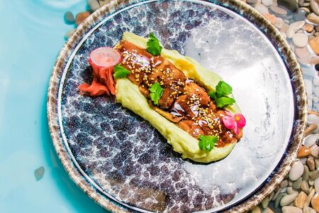 Угорь с пюре из васаби