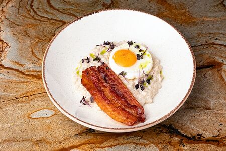 Каша перловая с ростбифом и яйцом