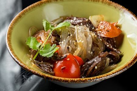 Лапша стеклянная с телятиной в устричном соусе