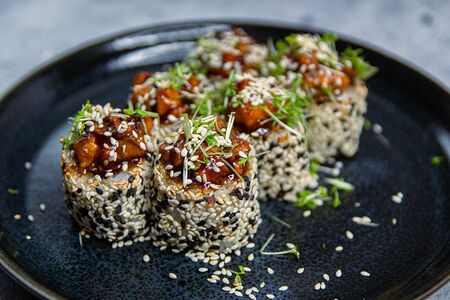 Запечённый тартар из лосося терияки