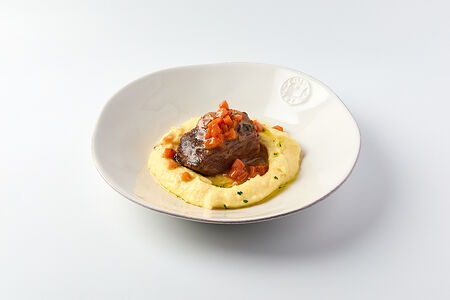 Говяжьи щечки с картофельным пюре