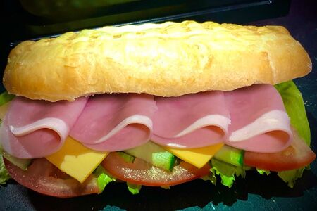 Бутерброд Авторское право с ветчиной