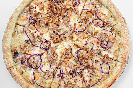 Пицца с тунцом и луком