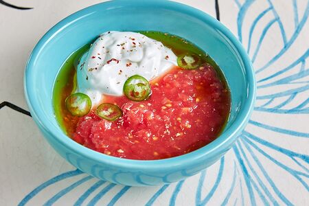Греческий йогурт с томатным дипом