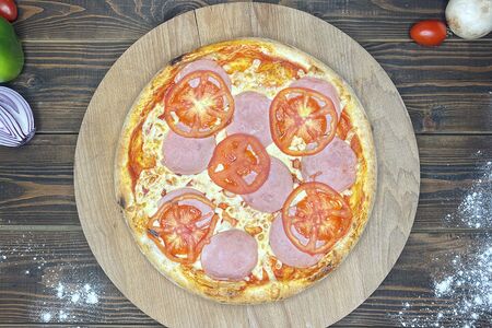 Пицца Ветчина и помидоры большая