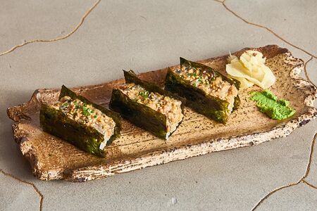 Хенд-ролл с угрем BBQ