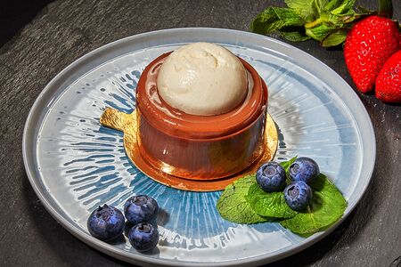 Пирожное карамель