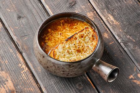 Луковый суп с рваной говядиной