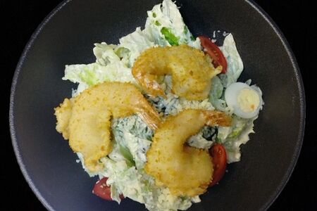 Салат Цезарь с креветками